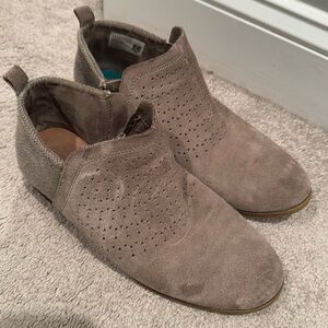 Toms Ankle Booties size 9 1/2
